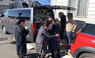 埼玉県三芳町で、ご友人や仲間犬に見守られながらミックス犬ちゃんを温かくお見送りしました